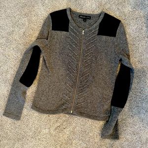 Elizabeth and James M Sweater Like New